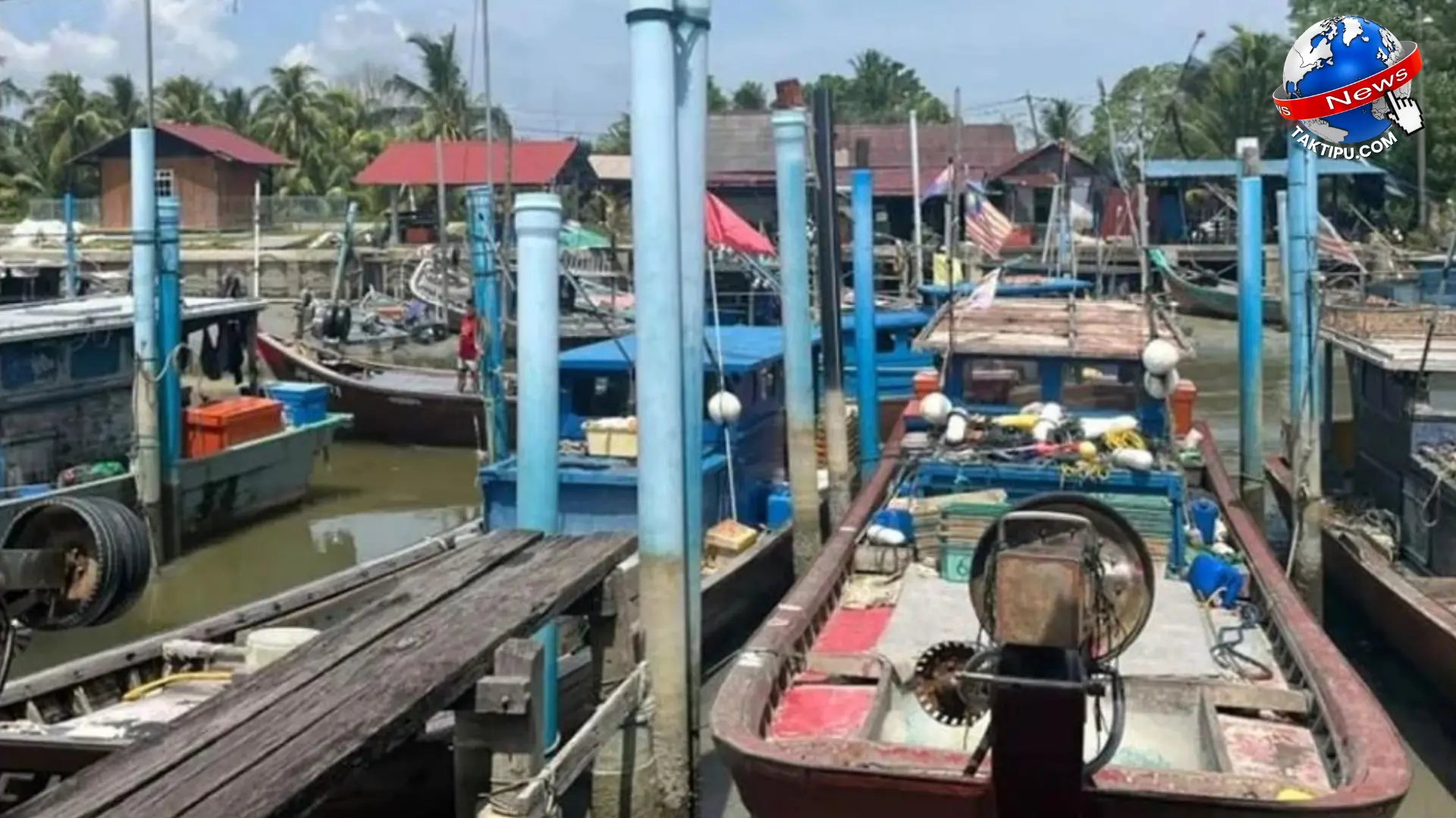 Komuniti nelayan Parit Jawa menurunkan hasil laut menjelang PRN Johor